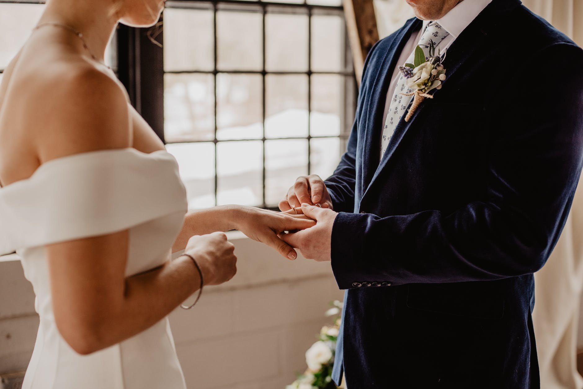 a guide to writing heartfelt wedding vows